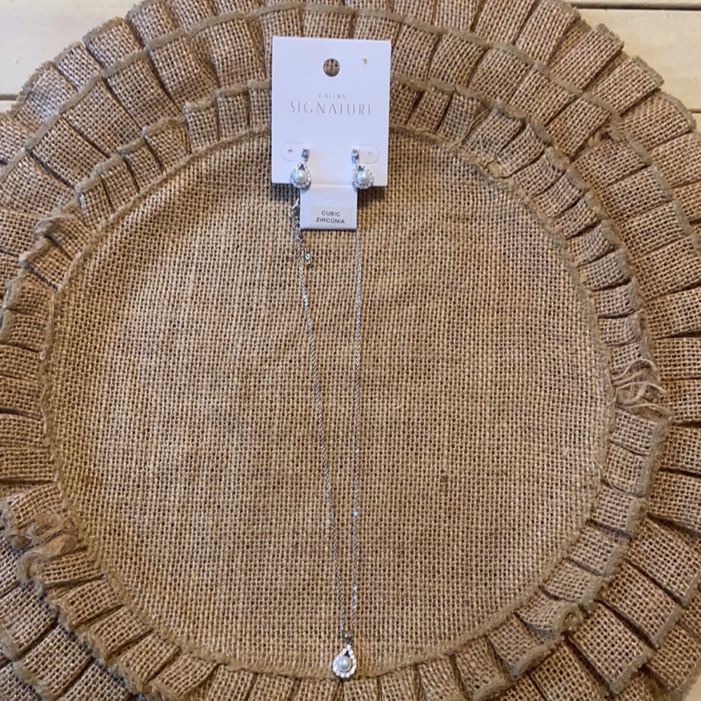 Necklace and earring set